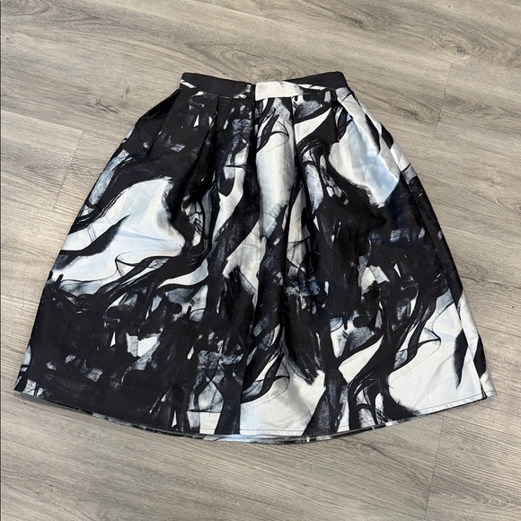 LATISTE skirt size medium - Picture 4 of 6